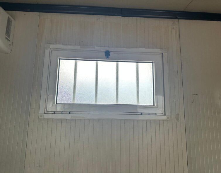 - BARAQUE DE CHANTIER